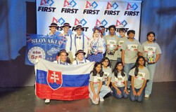 Tím GŠM 5a5 so svojim aliančným partnerom na turnaji FIRST LEGO League Western Edge Open v Kalifornii.