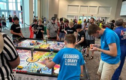 Tím Legoborci z Oravy na turnaji FLL Sunshine Invitational na Floride, USA.